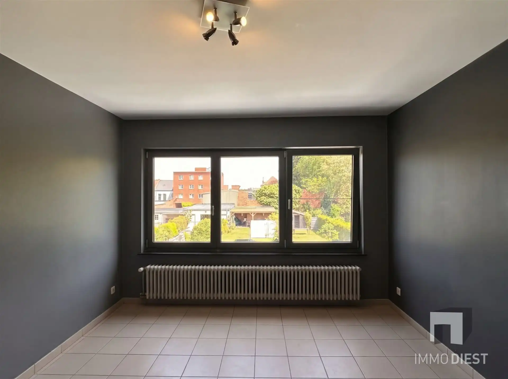 Zonnige woning met 3 slpks, garage en tuin foto 13