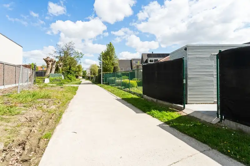 Roeselare - Instapklare gezinswoning met prachtige tuin foto 24