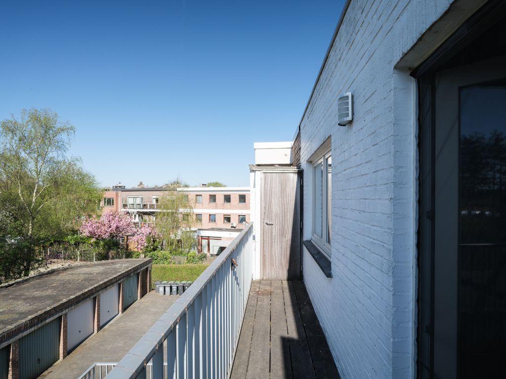 Lichtrijk dakappartement met 2-slaapkamers op een toplocatie foto 9