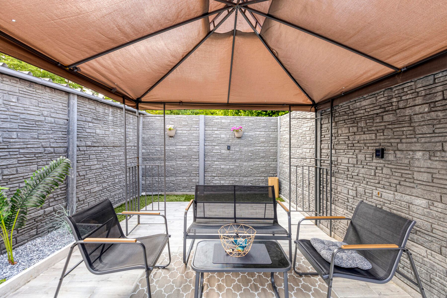 Gerenoveerde woning met 4 slaapkamers, veranda en zwembad. foto 33