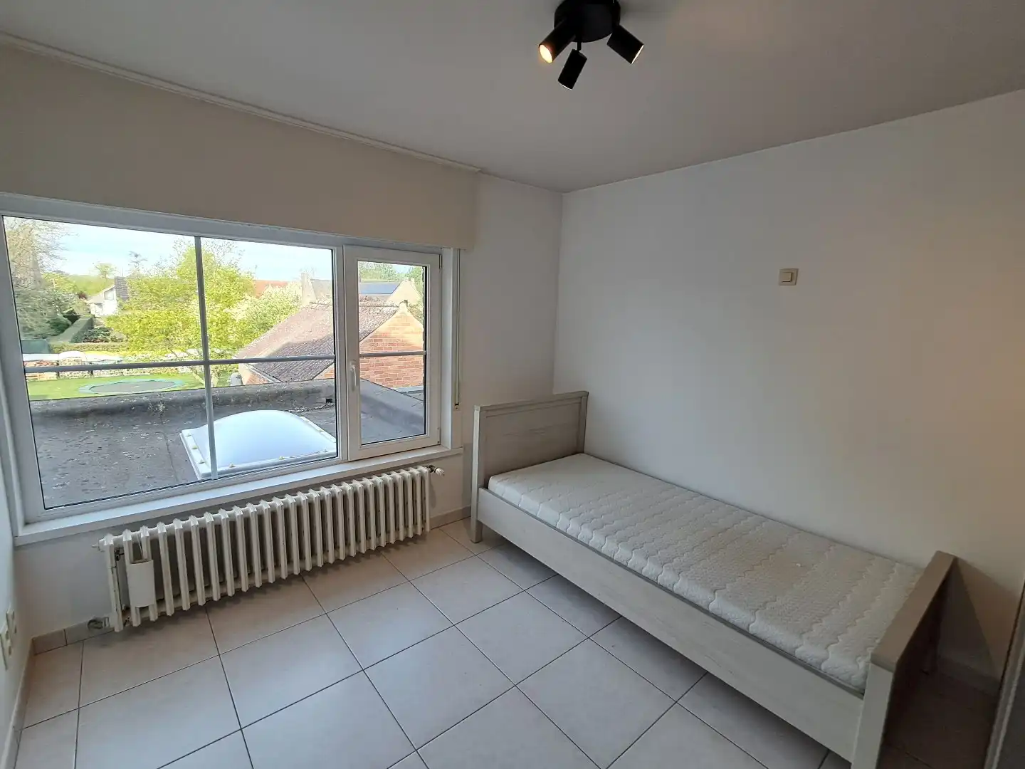 Woning in Sijsele met ruime tuin en grote garage! foto 21