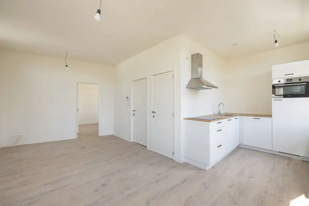 Verhuurd Handelspand en gerenoveerd appartement foto 8