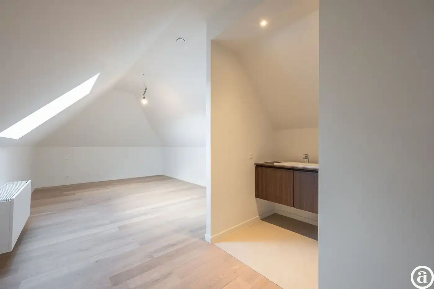 Prachtige nieuwbouw villa met 5 slaapkamers gelegen in een rustige residentiële omgeving.  foto 21