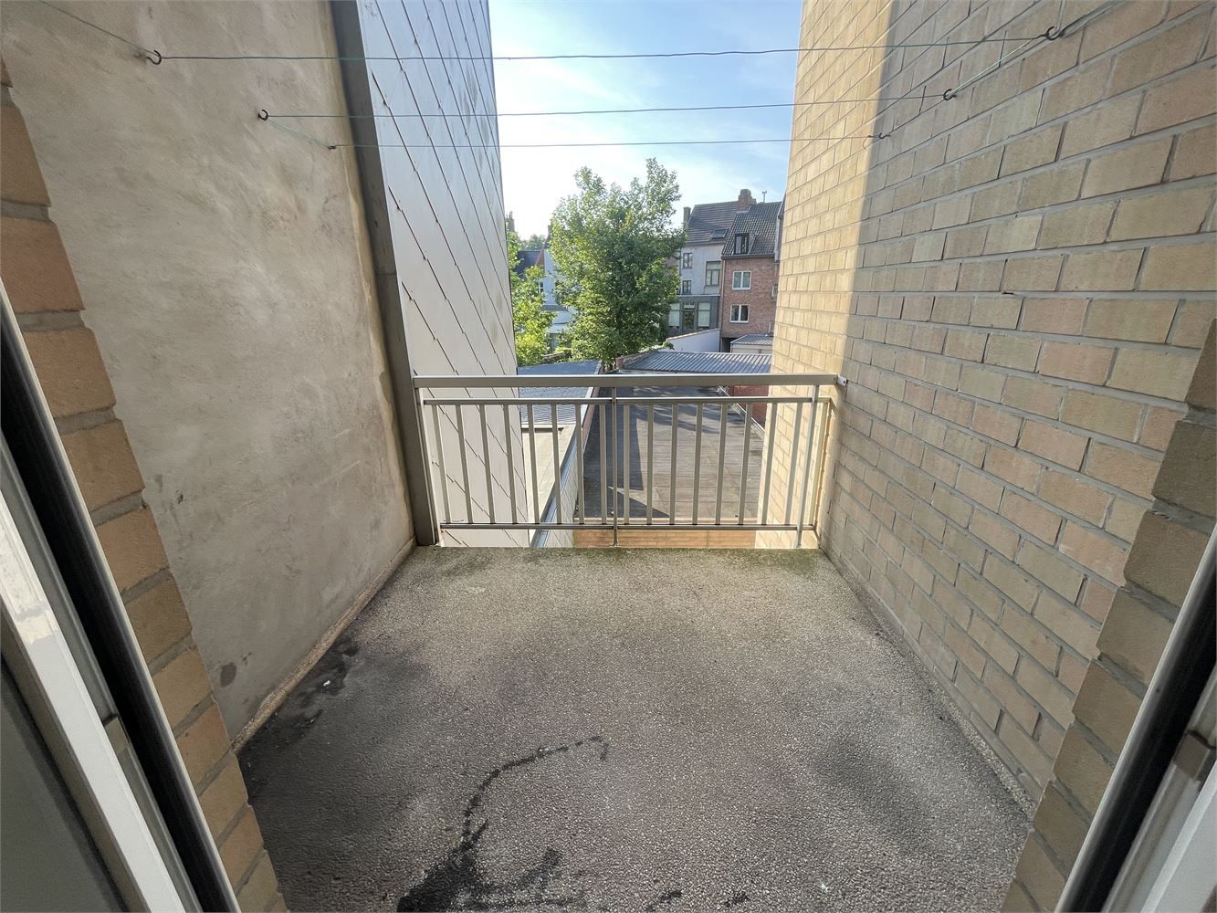 Sint-Andries,ruim zonnig vernieuwd energiezuinig appartement van 128 m2 , living van 47m2, 2 slaapkamers en open bureau foto 13