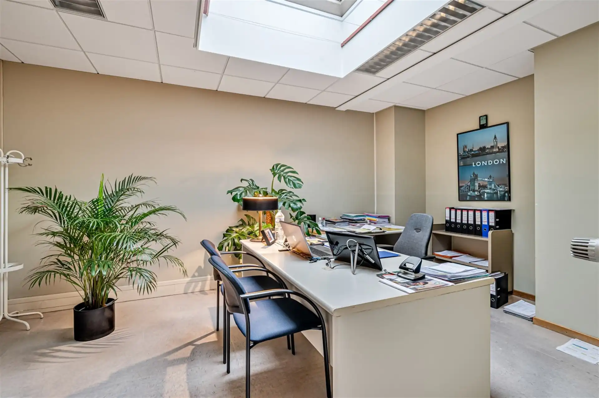 Kantoorgebouw met bruikbare vloeroppervlakte van 900m² en vijf parkeerplaatsen te Aalst foto 29