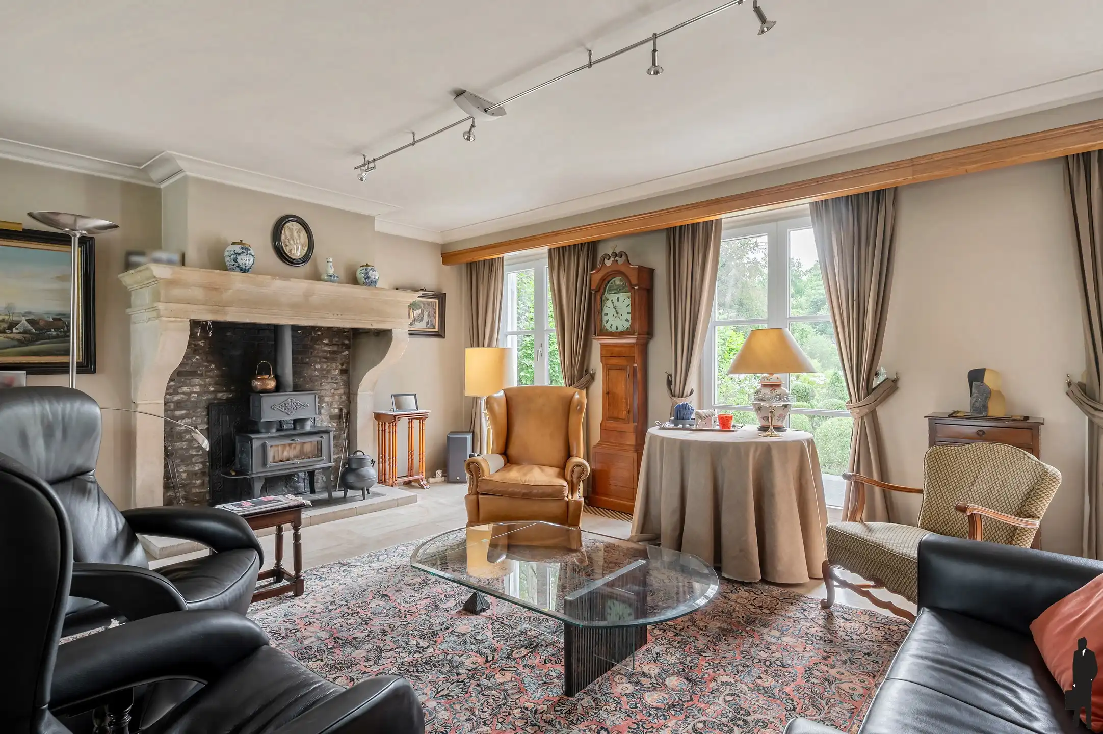 Statige villa op prachtig aangelegd perceel  met 4 slaapkamers en inpandige garage foto 9