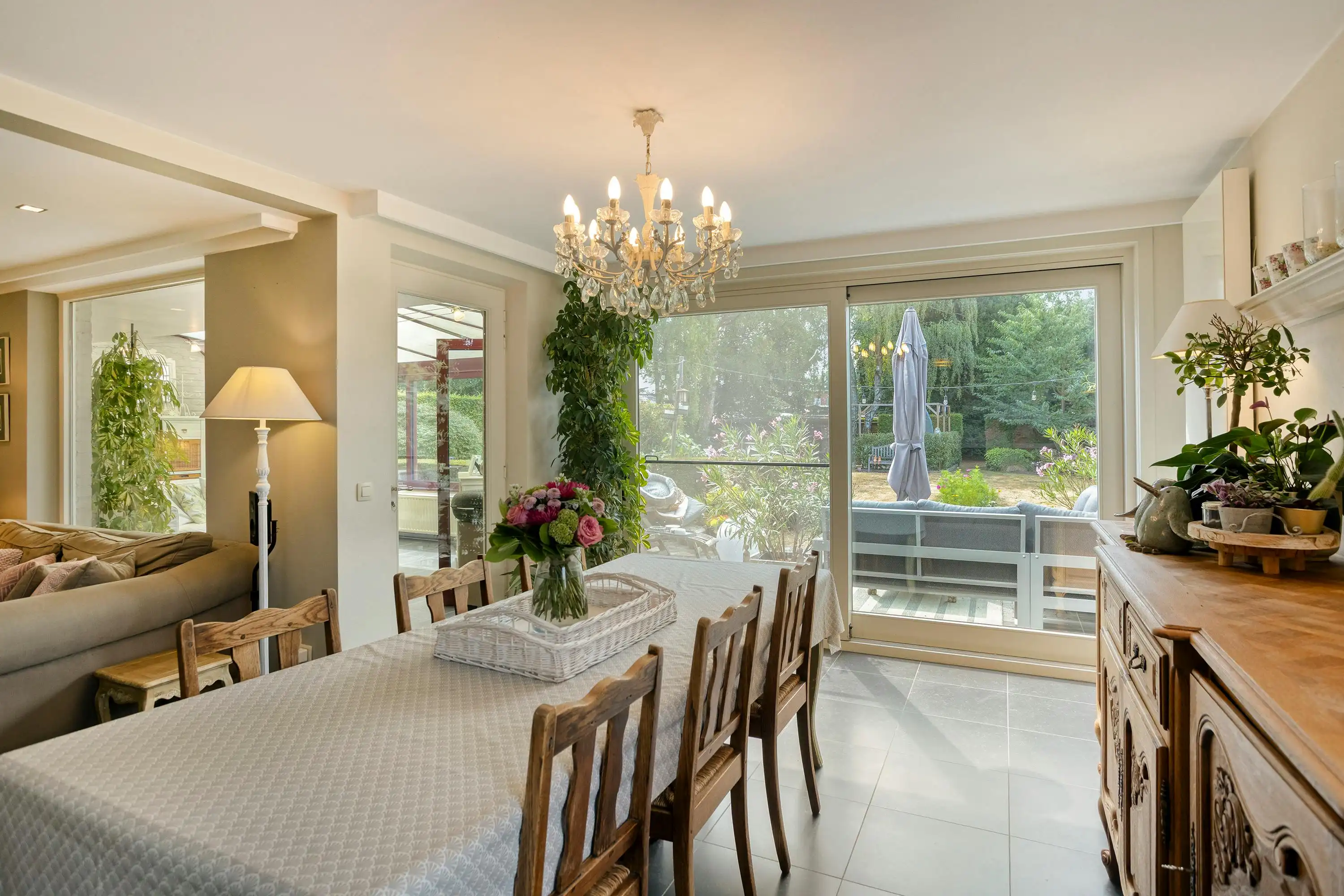 Instapklare gezinswoning met 4 slaapkamers en tuin te Kuringen foto 5