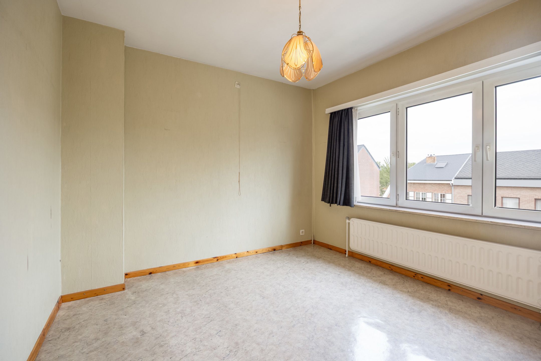 Te renoveren woning met zicht op velden in Grimbergen foto 9