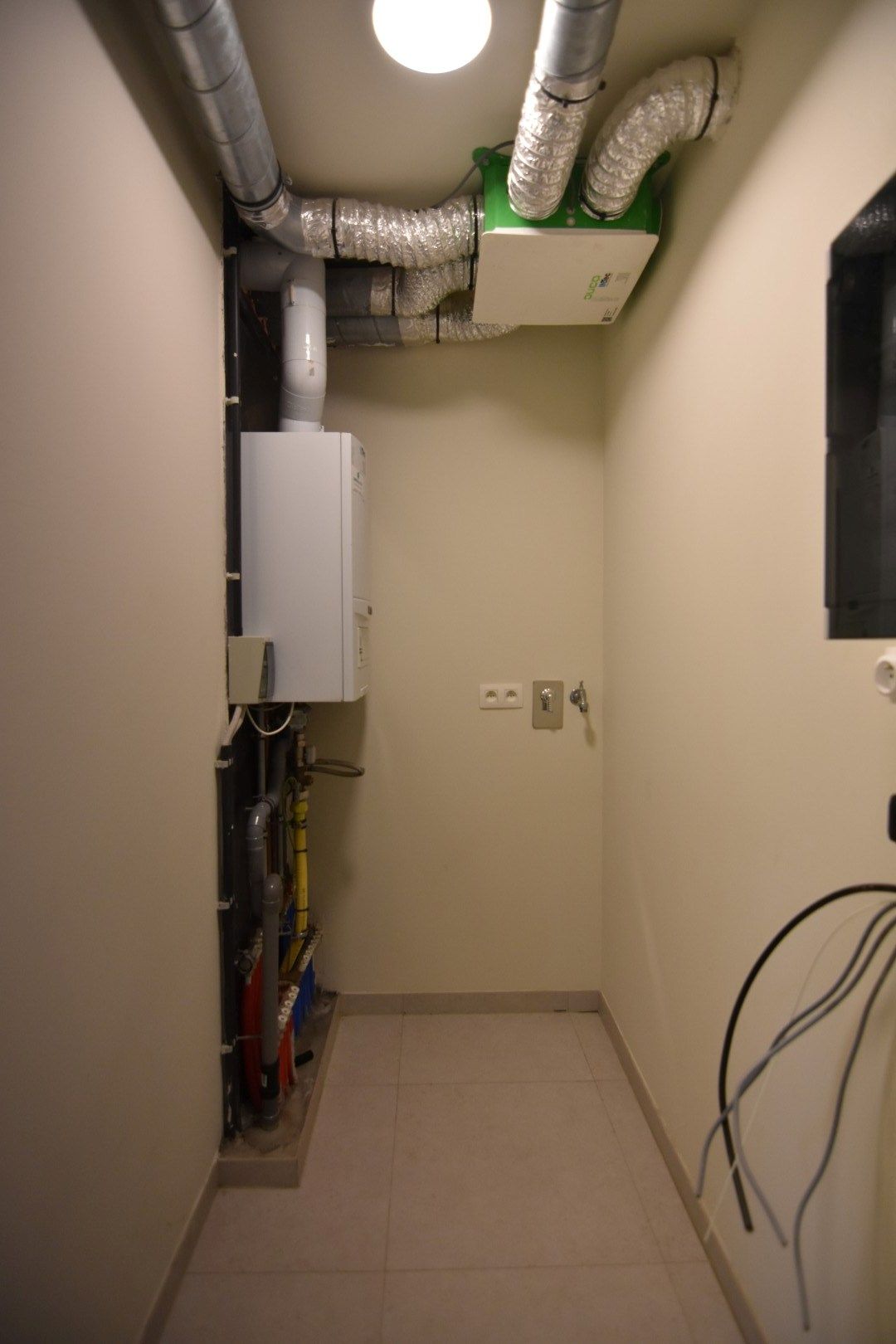 Lichtrijk 2-slpk appartement met privé parking nabij Rumbeke foto 12