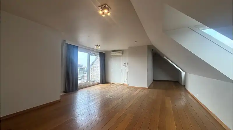 Prachtig Dakappartement met 2 slaapkamers en TERRAS te koop in Roeselare foto 3