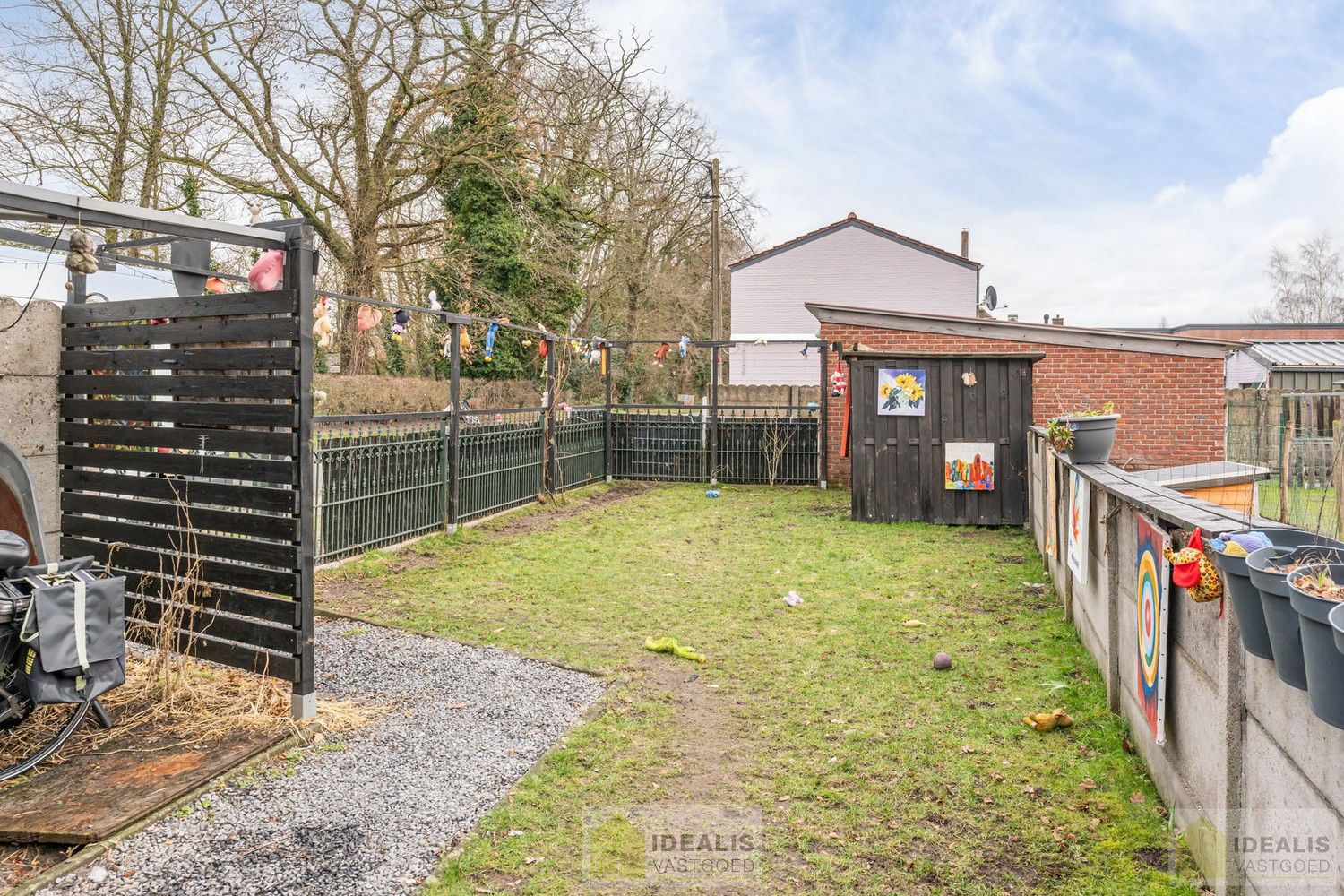 IDEALIS VASTGOED – CHARMANTE EENGEZINSWONING TE WIJCHMAAL, PEER! Deze woning omvat ca. 102m² bewoonbare oppervlakte op een perceel van 2a24ca met op het gelijkvloers inkomhal, bureau, woonkamer, keuken, toilet en berging. Op de verdieping 2 slaapkamers, dressing (mogelijkheid tot 3de slaapkamer in dressing) en badkamer. Uiterst geschikt voor kandidaten op zoek naar een betaalbare woning. foto 14