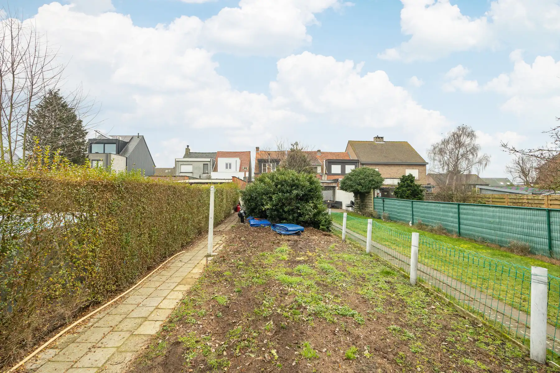 Totaal te renoveren EGW met 2 slpk, diepe tuin en fietsgang foto 12