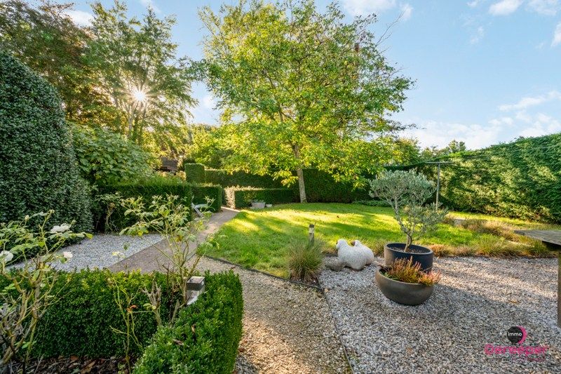 Unieke woning met handelsruimte en opslagplaats op 817m² – stijlvol wonen en werken combineren! foto 17