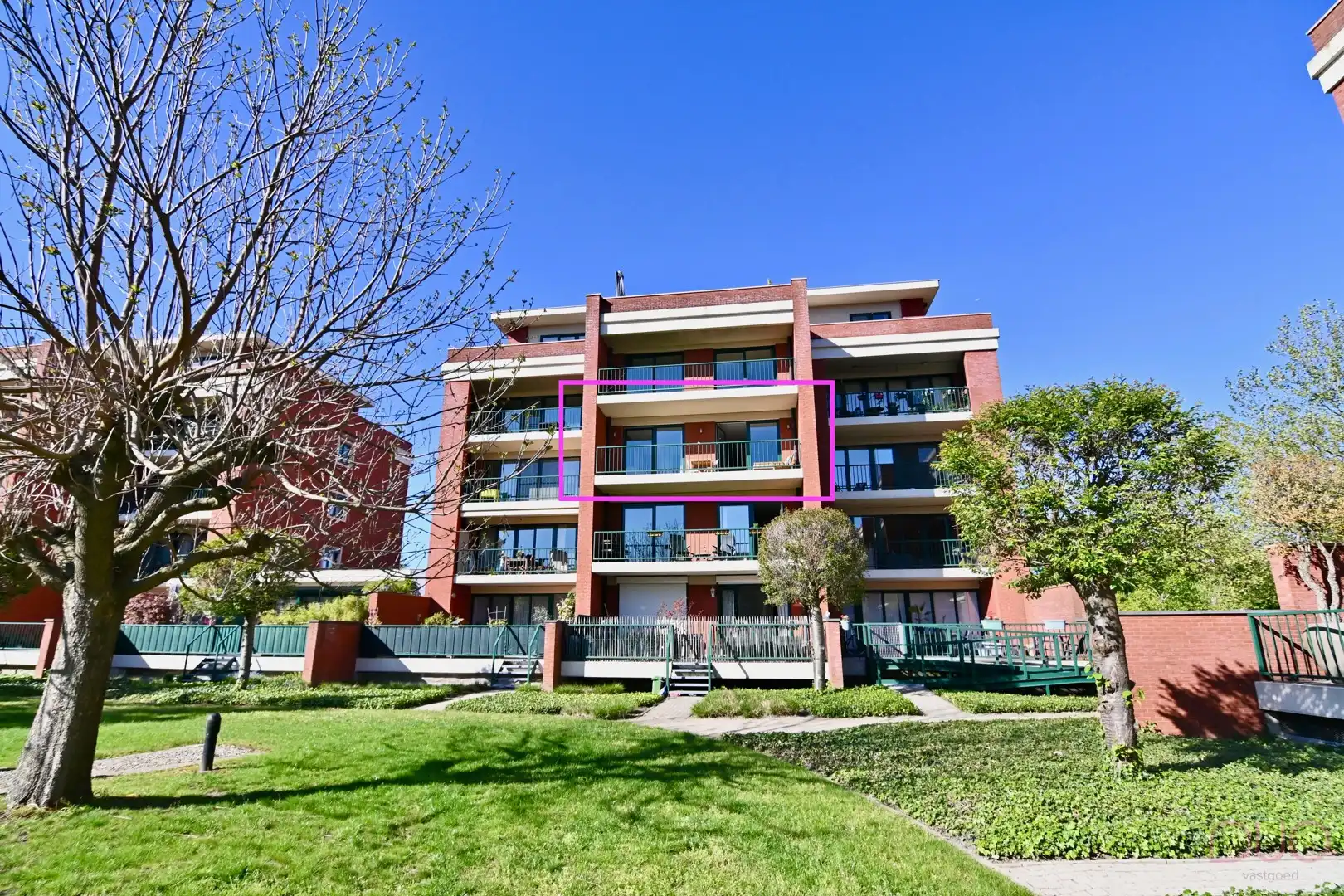 Instapklaar appartement inclusief autostaanplaats foto {{pictureIndex}}
