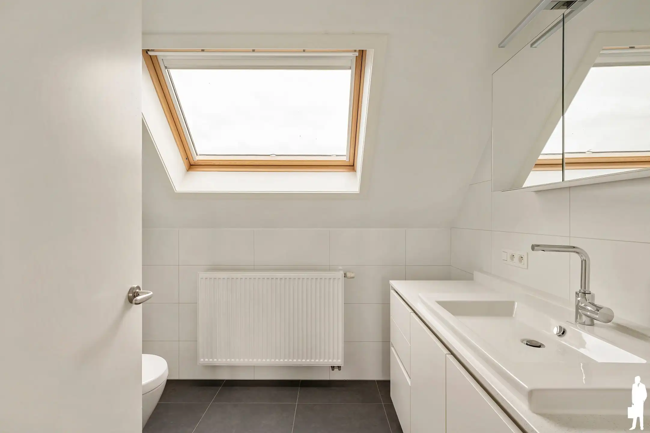 Goed onderhouden woning met 5 slaapkamers, 2 badkamers en een tuin centraal gelegen in Stabroek foto 24
