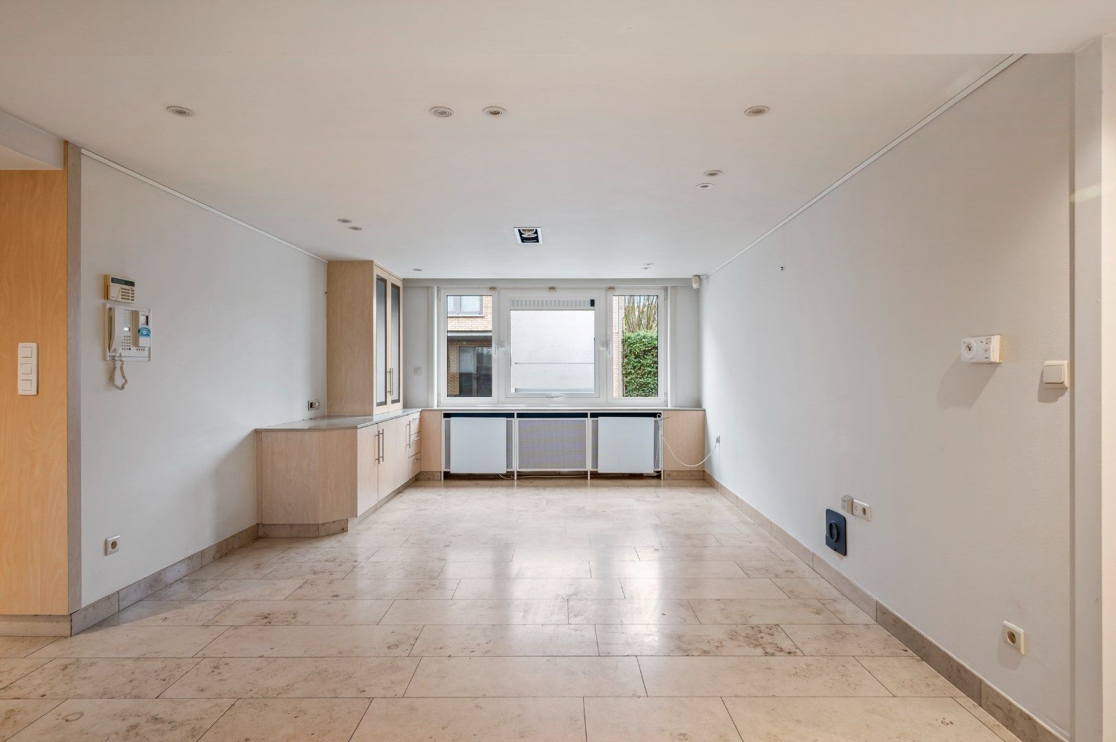GEBOUW OP 2588M² MET 447M² BEW. OPP., 5 SLPKS, 3 BADKAMERS EN 3 GARAGES AAN DE LEIE foto 18
