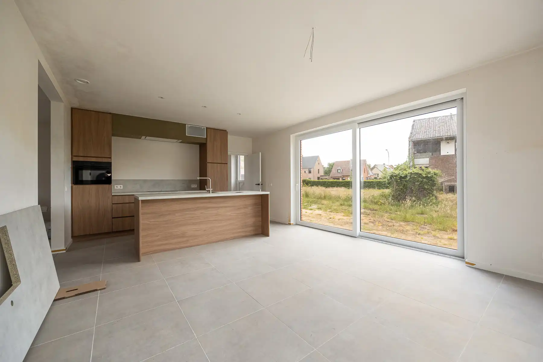 Ruime gezinswoning (ca 245 m²) met 3 slaapkamers op perceel van ca. 330 m². foto 2