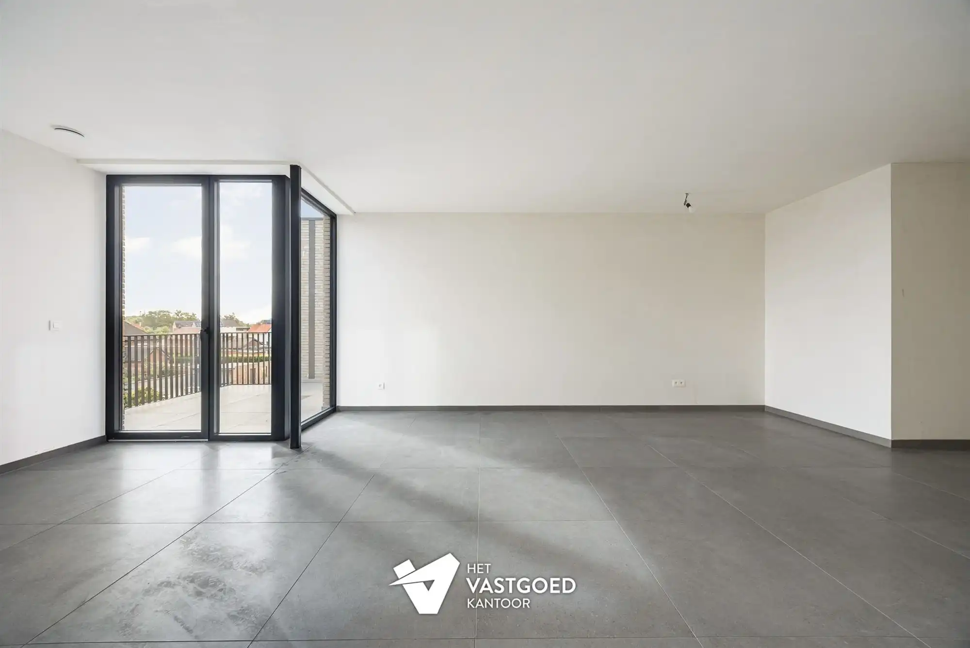 RUIM EN LICHTRIJK APPARTEMENT MET 1 SLAAPKAMER foto 4