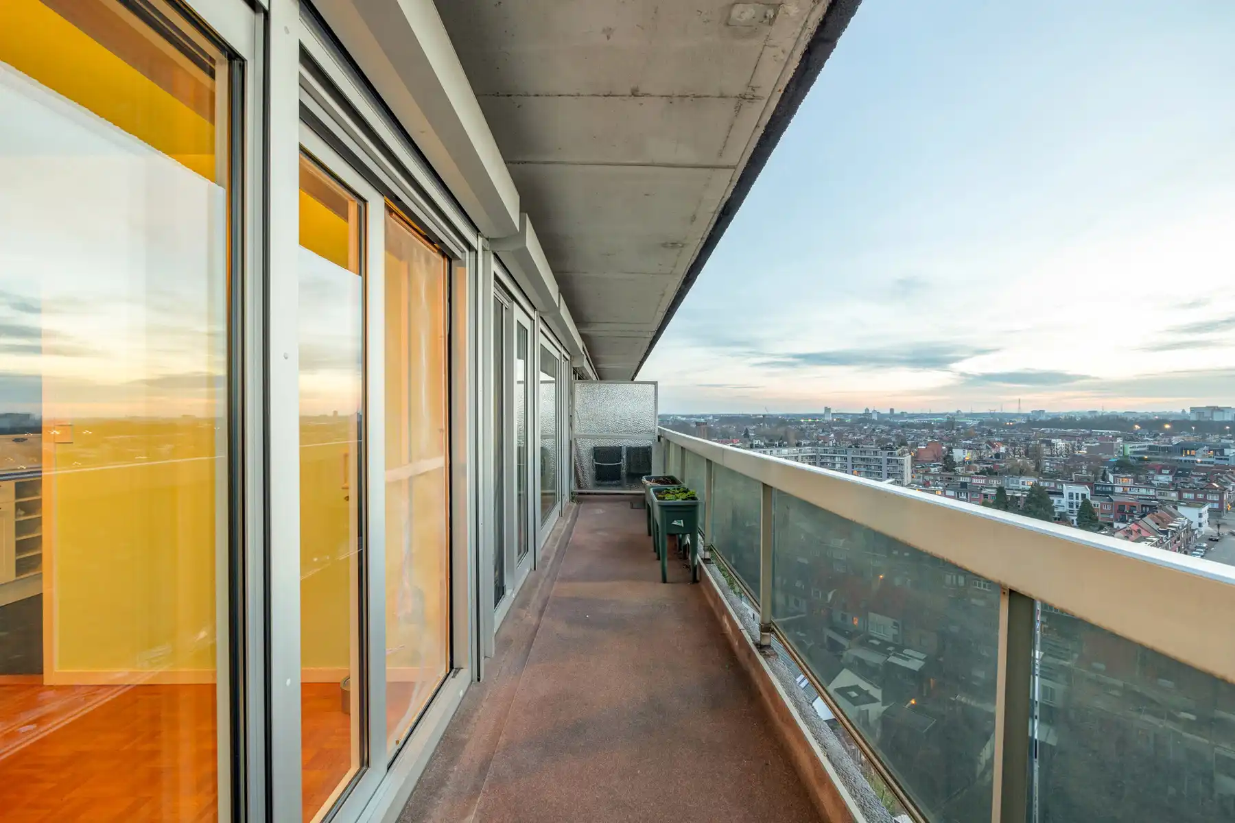 Volledig instapklaar één-slaapkamerappartement nabij het centrum van Merksem! foto 9