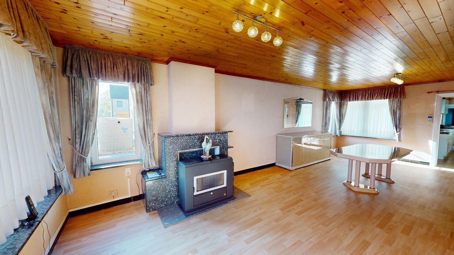 Rustig gelegen halfopen woning met potentieel te koop! foto 2