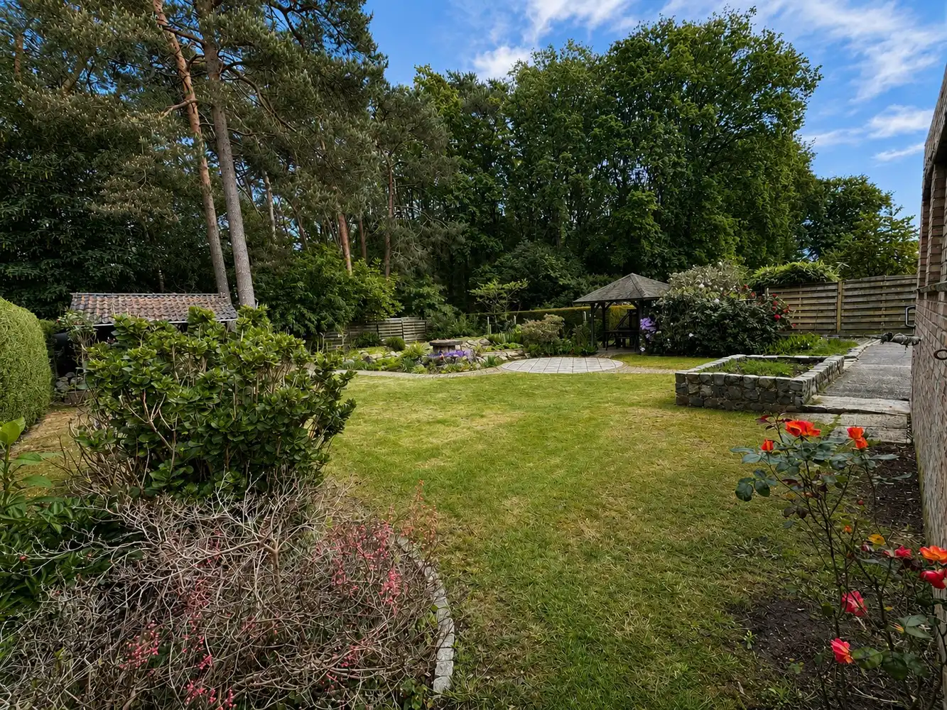 Charmante bungalow met prachtige tuin foto 13