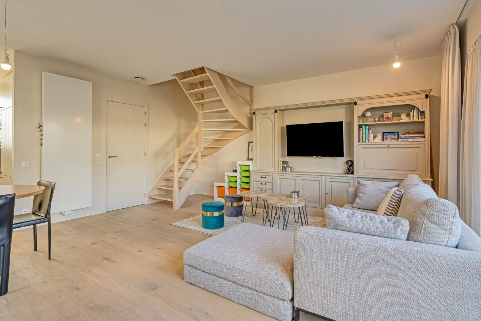 Recente halfopen woning met 4 slaapkamers en garage! foto 4