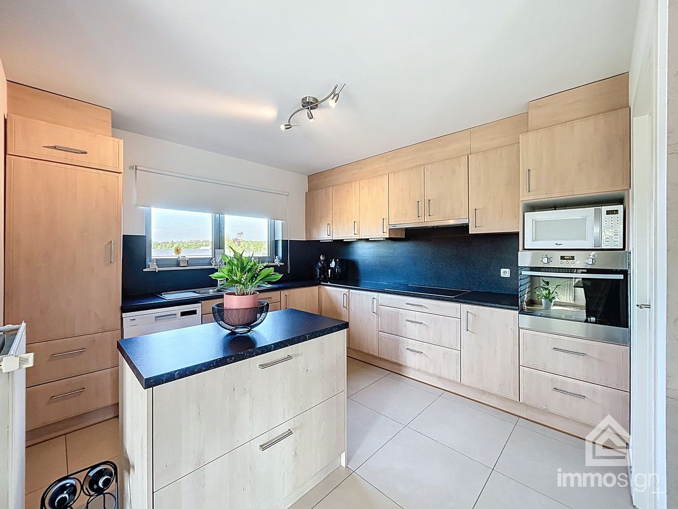 Instapklaar duplexappartement met 2 slaapkamers, heerlijk terras en een autostaanplaats foto 8