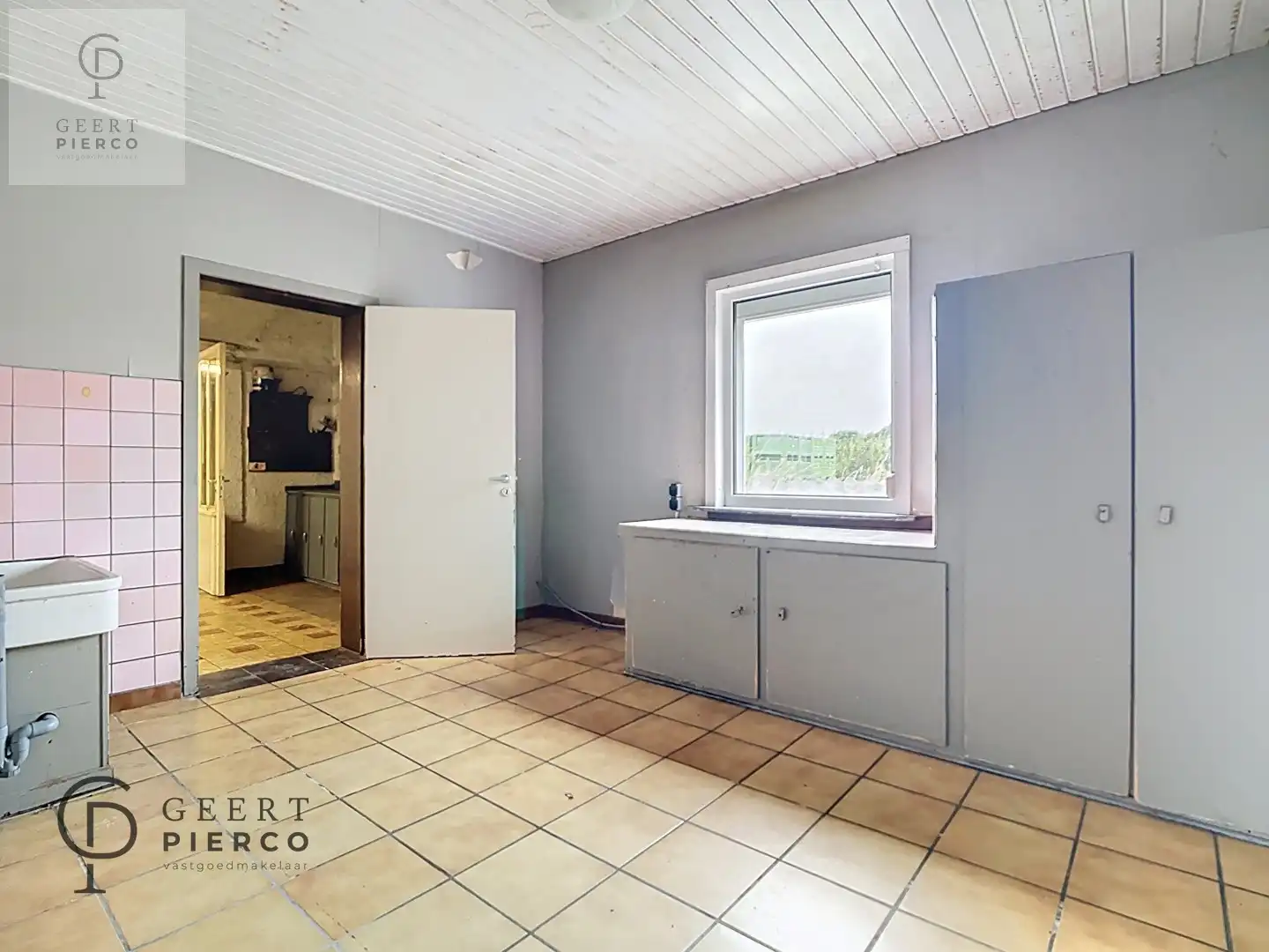 Authentiek stationspand in het landelijk Velm. foto 9