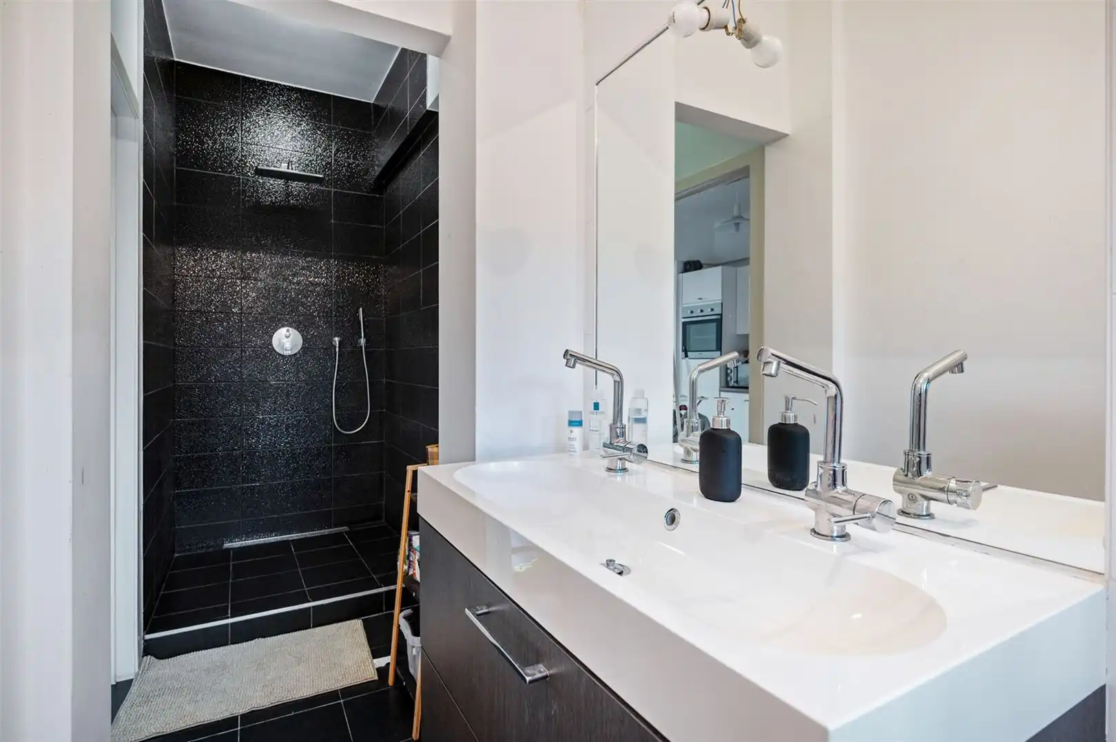 Centraal gelegen appartement ca. 65m2 met één slaapkamer  foto 10