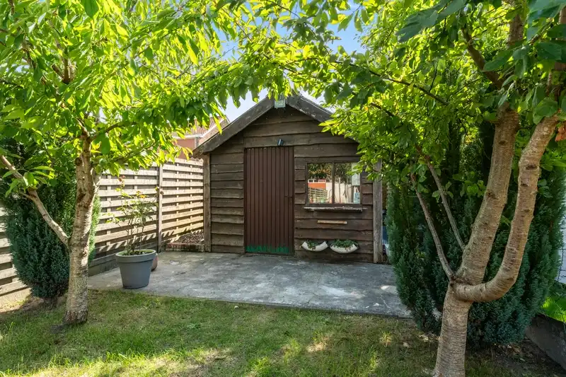 Centrum Roeselare - Instapklare woning met 3 slaapkamers, veranda en gezellige tuin. foto 16
