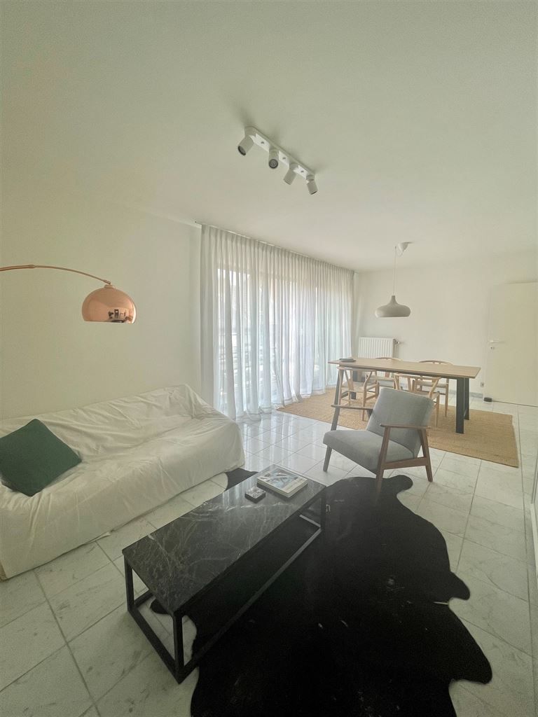 Ruim duplex appartement met 2 slaapkamers en gezellig terras in het centrum van Hasselt.  foto 2