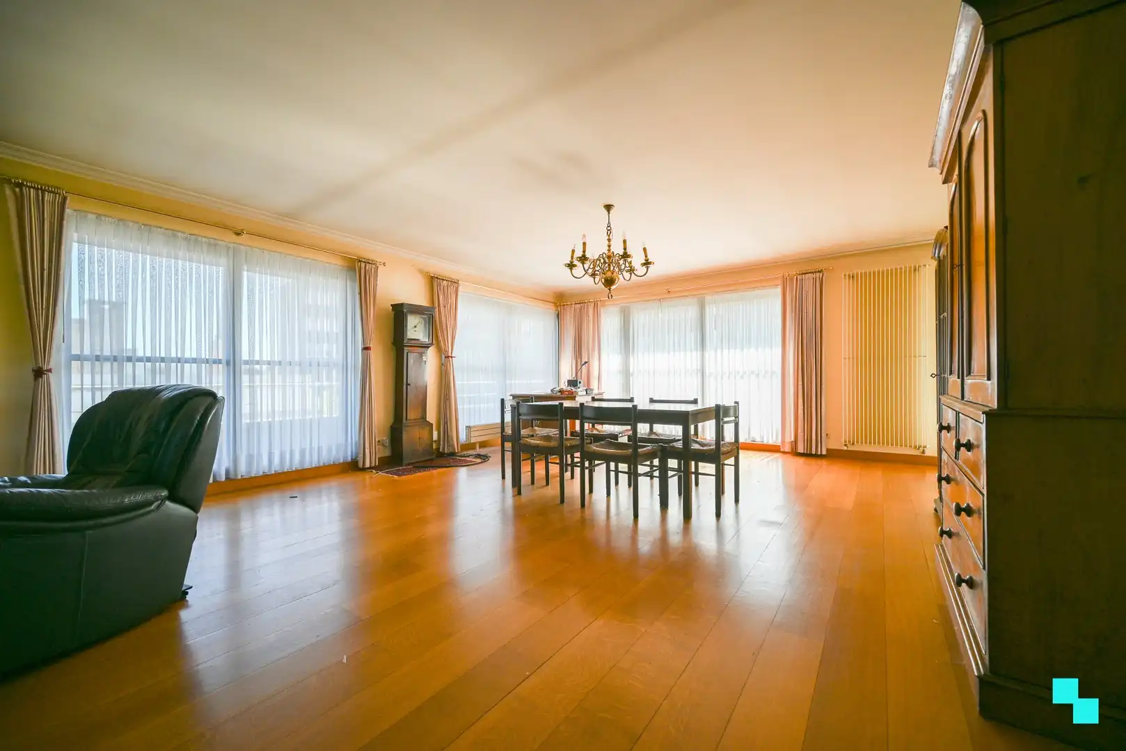 Unieke penthouse met drie terrassen in hartje Izegem foto 11