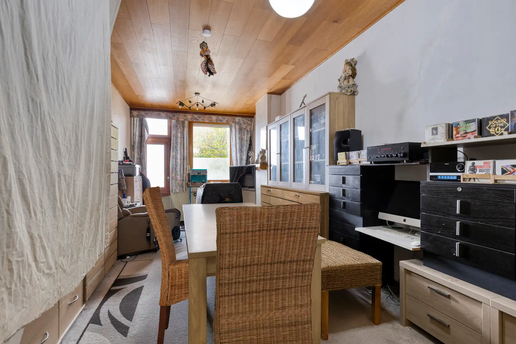 Te renoveren woning met ruime tuin. foto 4