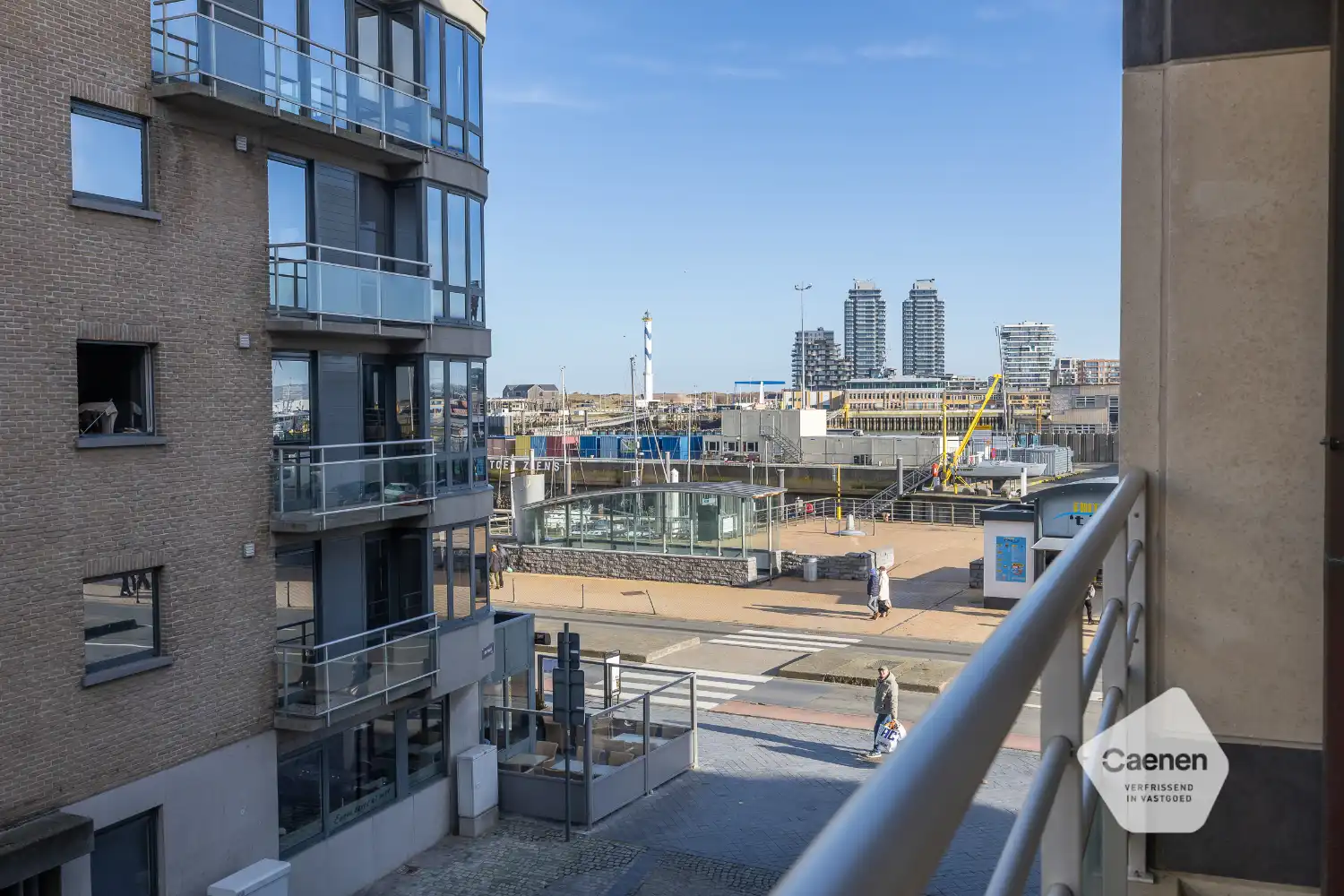 Lichtrijk appartement met zijdelings zicht op de haven in hartje Oostende foto {{pictureIndex}}