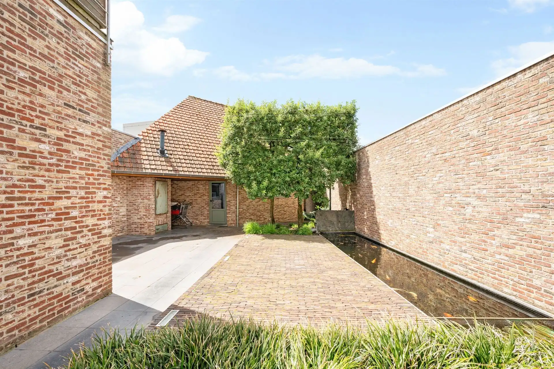 Unieke combinatie van wonen en werken in Sint-Eloois-Vijve! foto 25