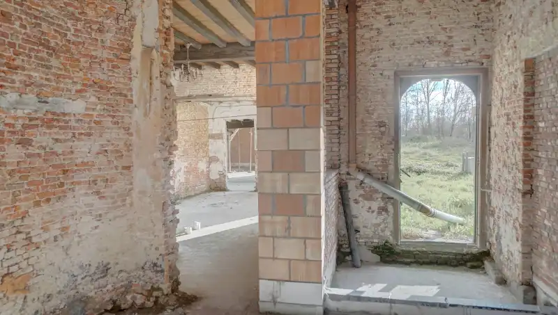 Exclusief 17e eeuws landgoed met bijgebouwen en slotgracht op 1 ha foto 13