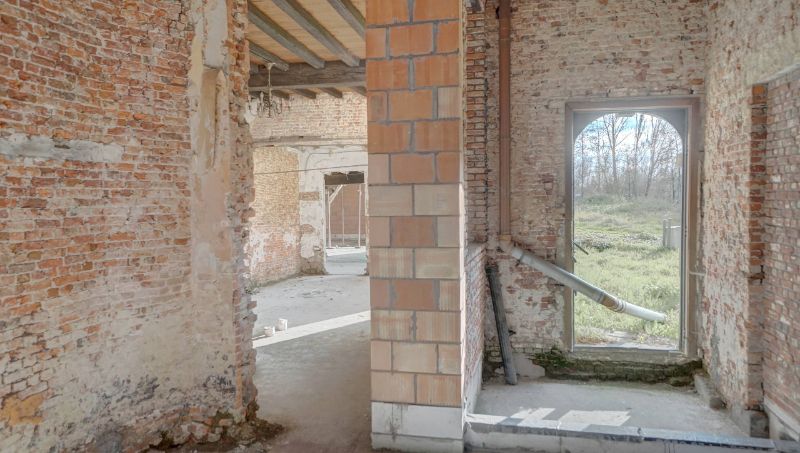 Exclusief 17e eeuws landgoed met bijgebouwen en slotgracht op 1 ha foto 13