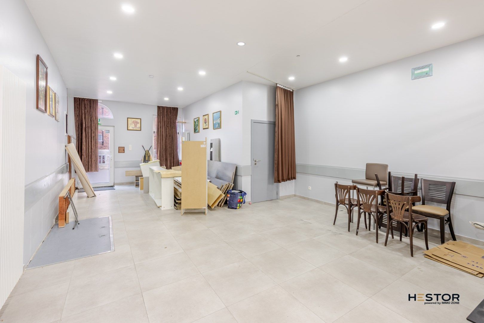 Centraal gelegen handelsruimte met duplex appartement in Sint-Niklaas foto 4