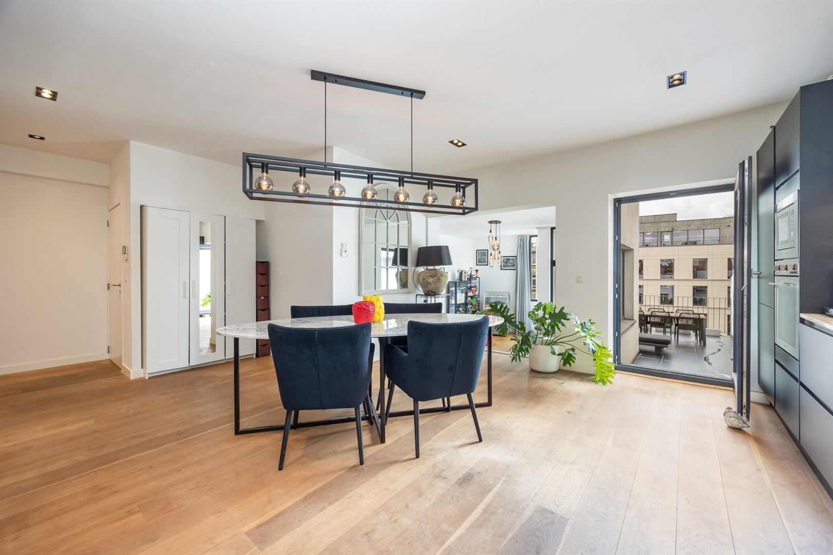 Appartement met 2 slaapkamers en gigantisch Zuid-gericht terras foto 4
