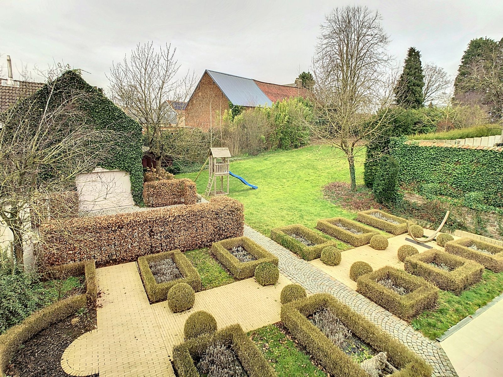 Riante woning met praktijkruimte - 5 slpks - tuin & garage foto 5