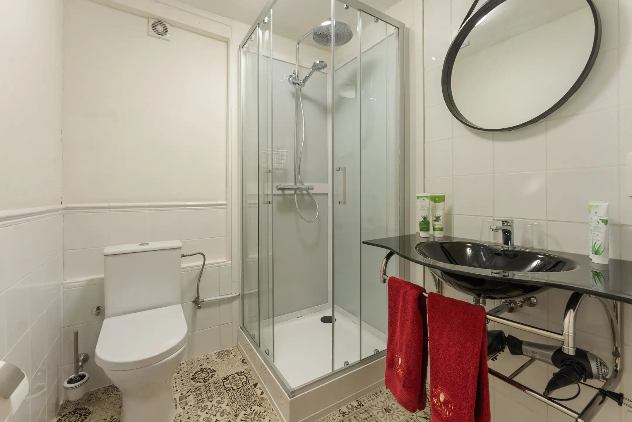 Karaktervol handelspand met gerenommeerd ijssalon en B&B foto 24