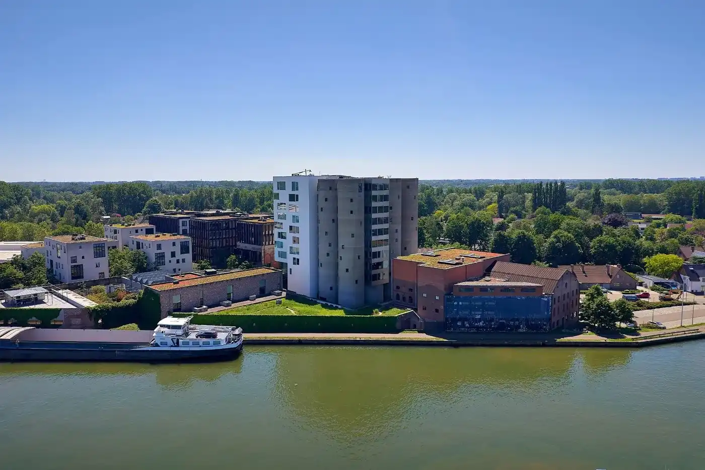 Exclusief appartement in de iconische Silo's van Het Kanaal te Wijnegem. foto 3