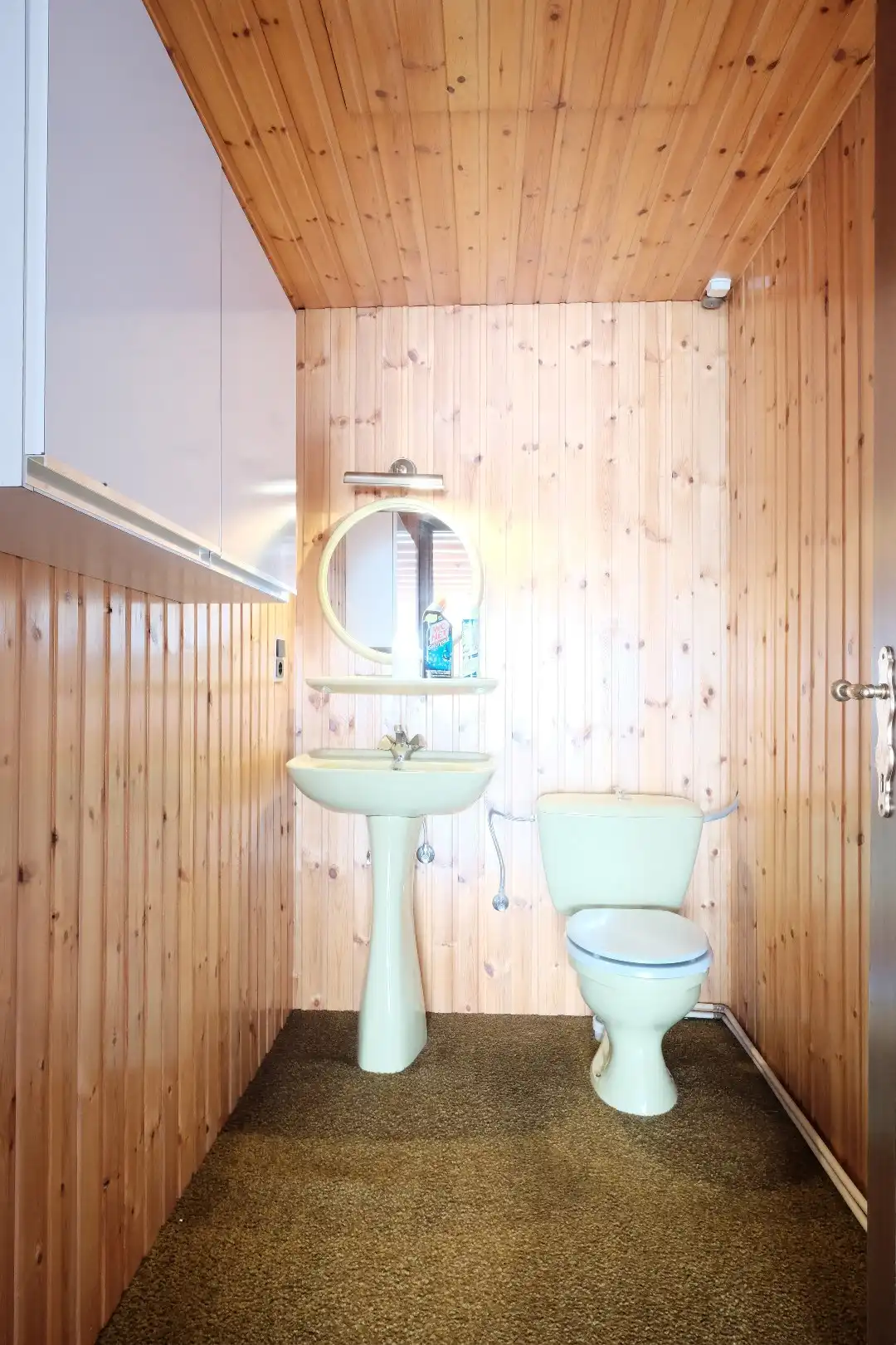 Ruime halfopen woning met 5 slaapkamers, 2 garages en zuidgerichte tuin foto 24