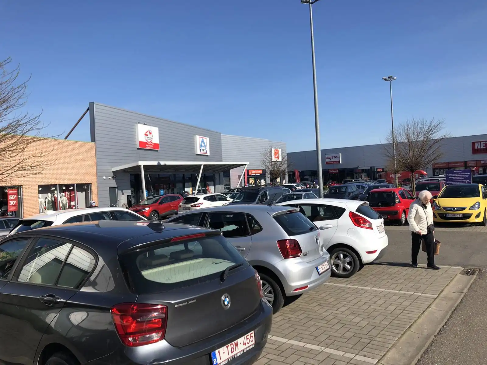 Handelspand (800 m²) te huur – Rooseveltcenter Vilvoorde foto 3