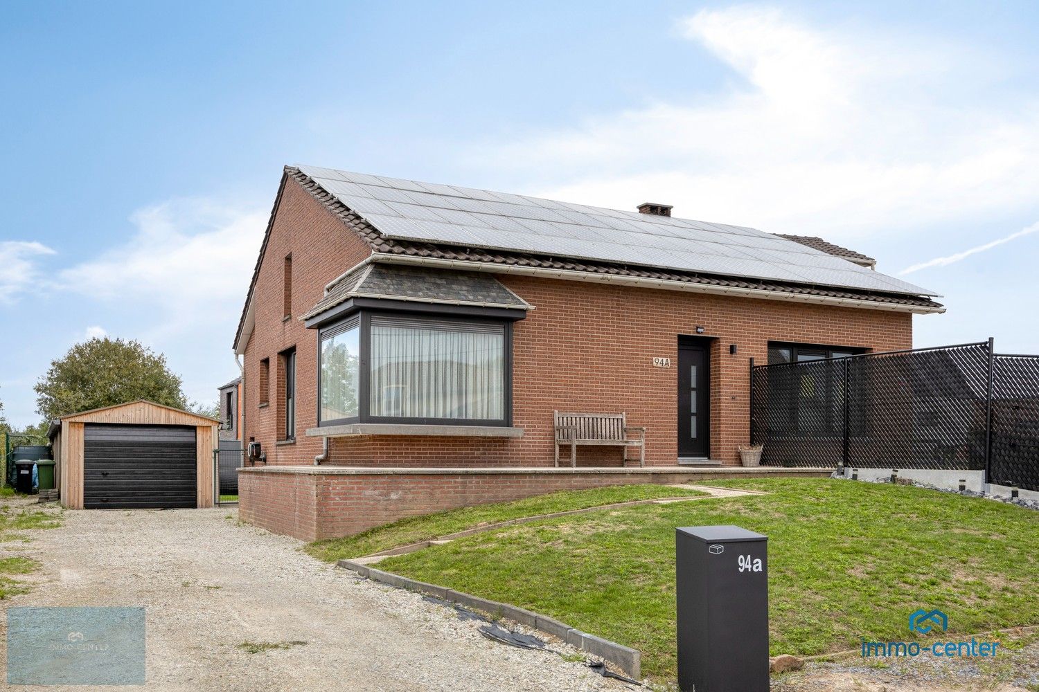 Hoofdfoto van de publicatie: Instapklare halfopen woning met zonnepanelen en garage in Diepenbeek