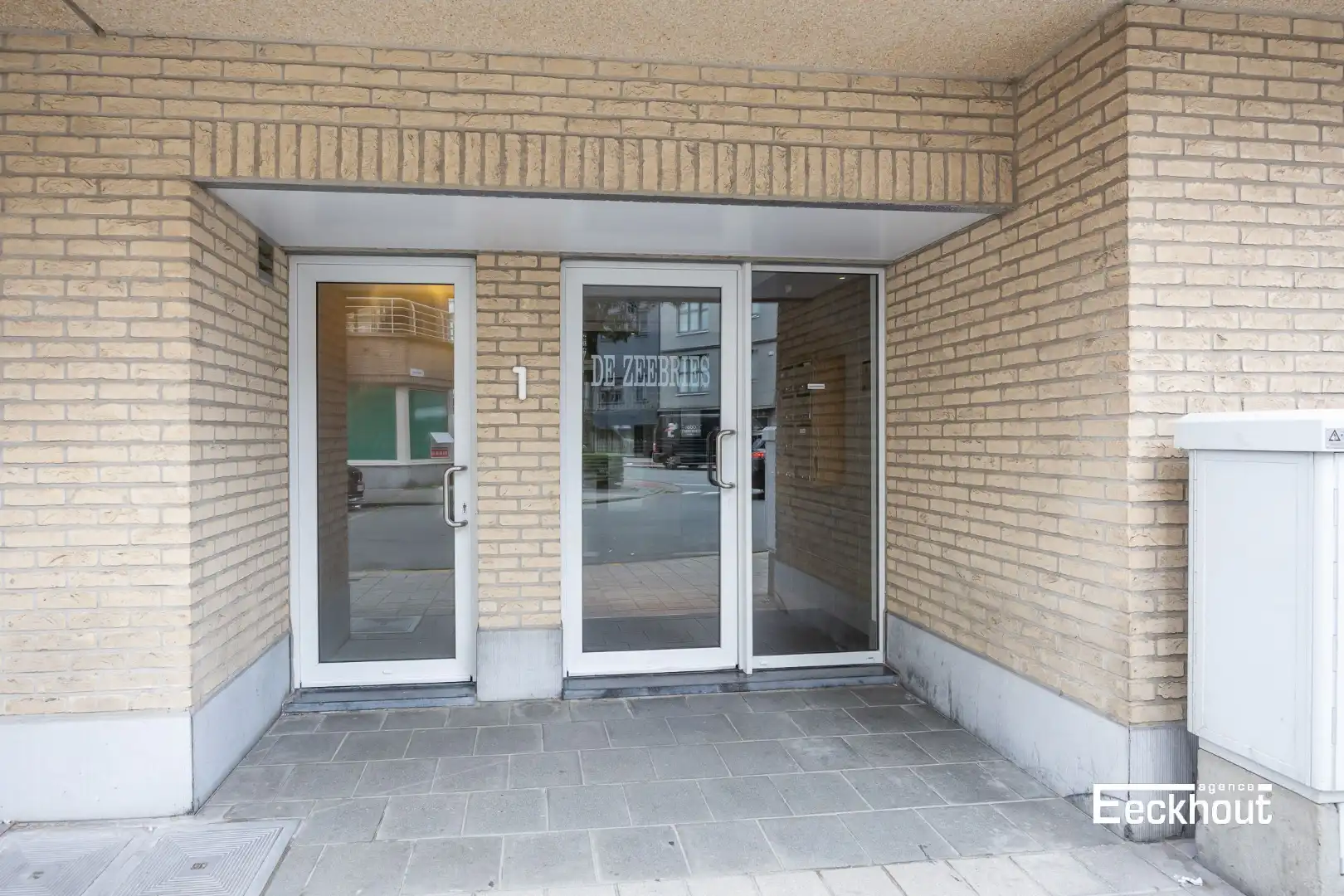 Instapklaar 2 slaapkamer appartement met terras in Oostende foto 20