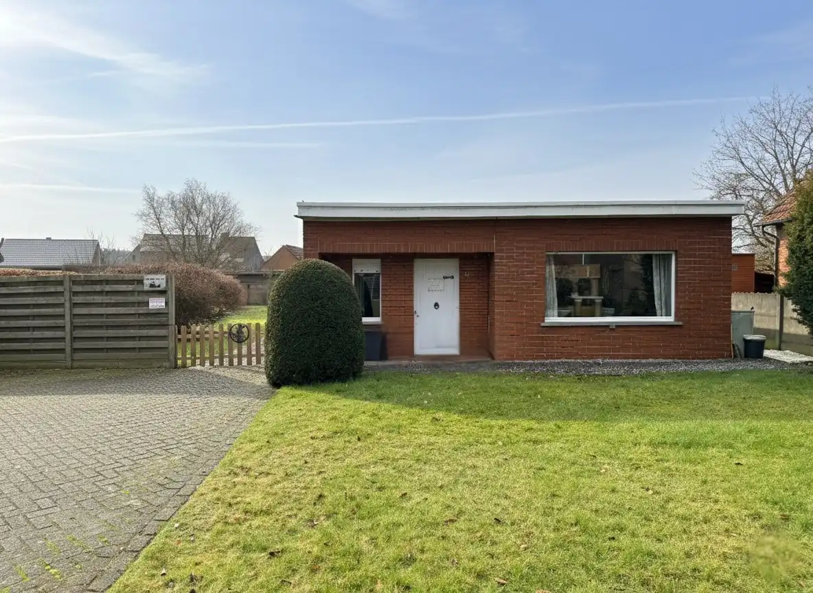 Leuke bungalowwoning gelegen in een rustige woonwijk te Wechelderzande! foto {{pictureIndex}}