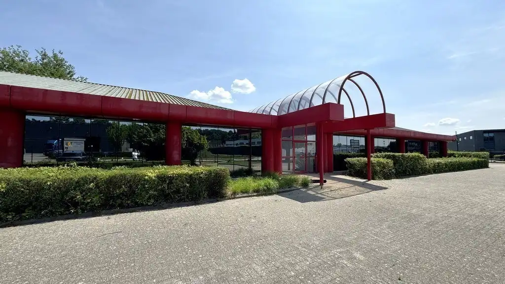 Logistiek bedrijfspand te huur in industriezone te Malle foto {{pictureIndex}}