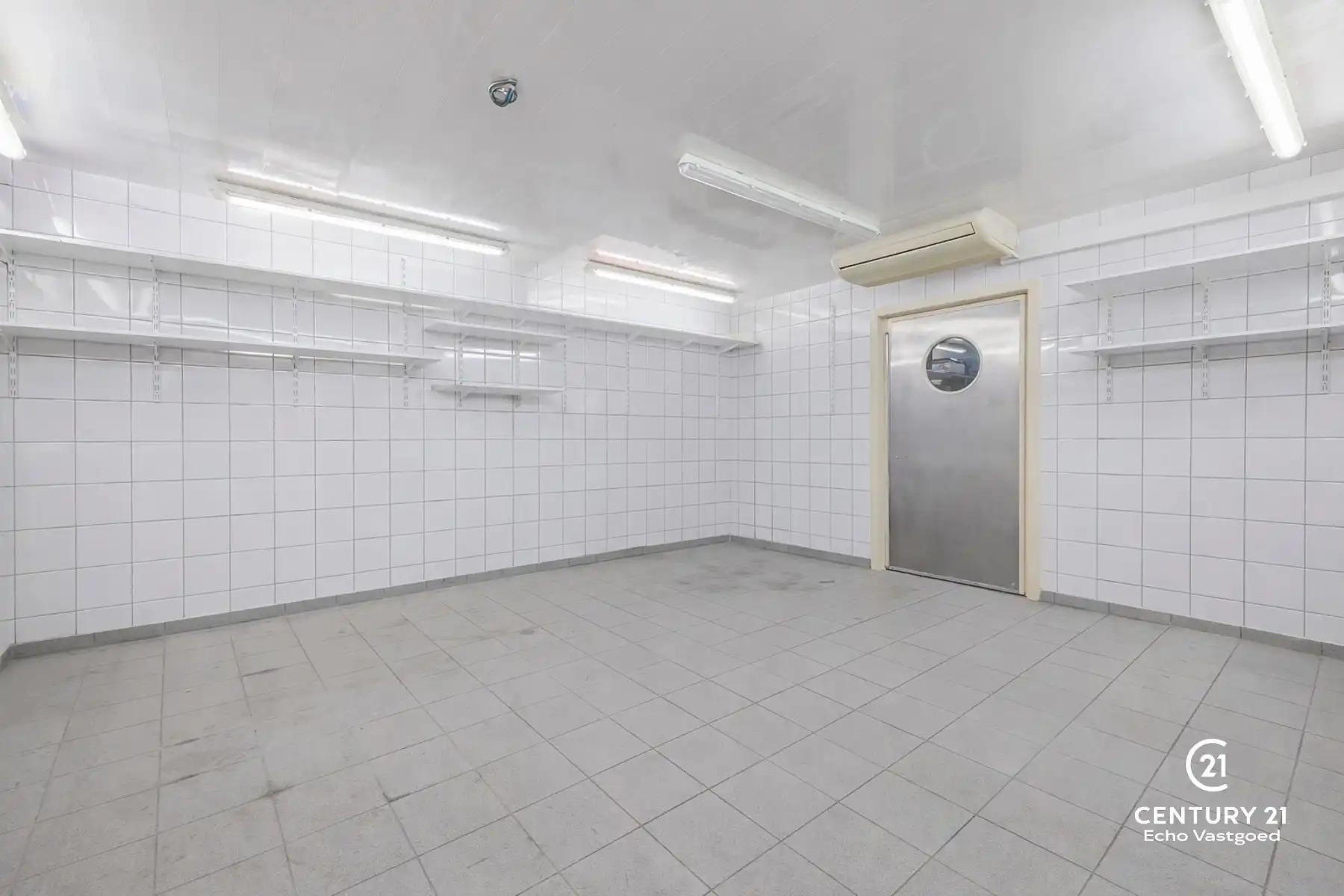 Handelszaak met gerenoveerde woonst op topligging  foto 4