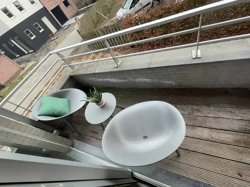 Instapklaar modern appartement met 2 slaapkamers en garage foto 8